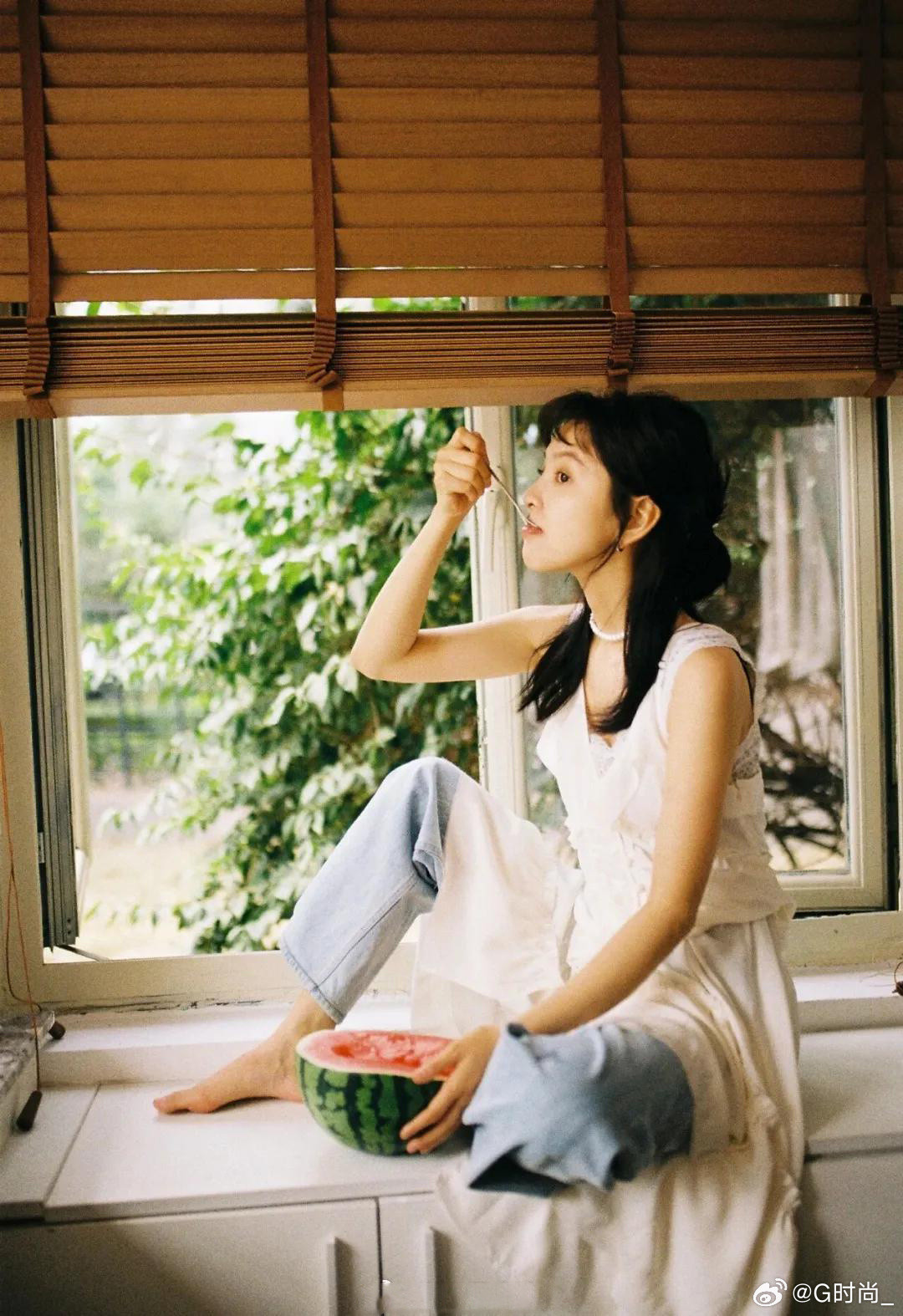 章若楠的夏日微甜穿搭，温柔不稚嫩，松弛不随意，素人也能学起来！章若楠章若楠