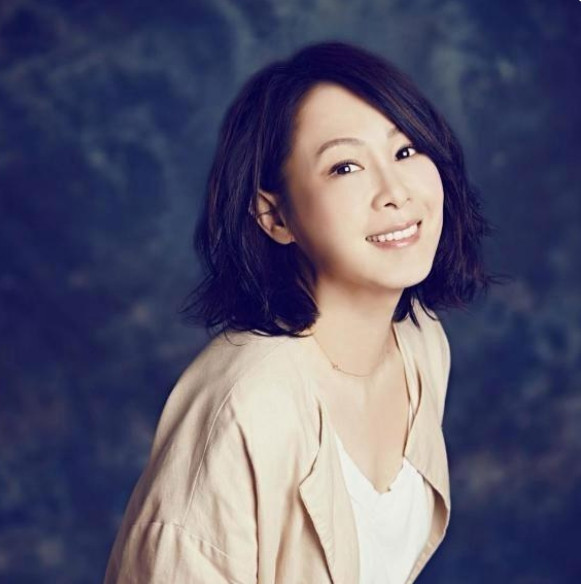 2011年，刘若英嫁给了身家68亿的富商钟小江。结婚前，她提了三个要求：可以住在