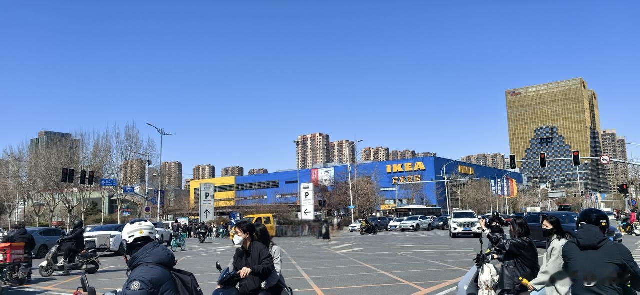 沈阳的天空真叫一个蓝得通透，时时元气满满，大量京沈同城圈的朋友选择周末到沈阳一日