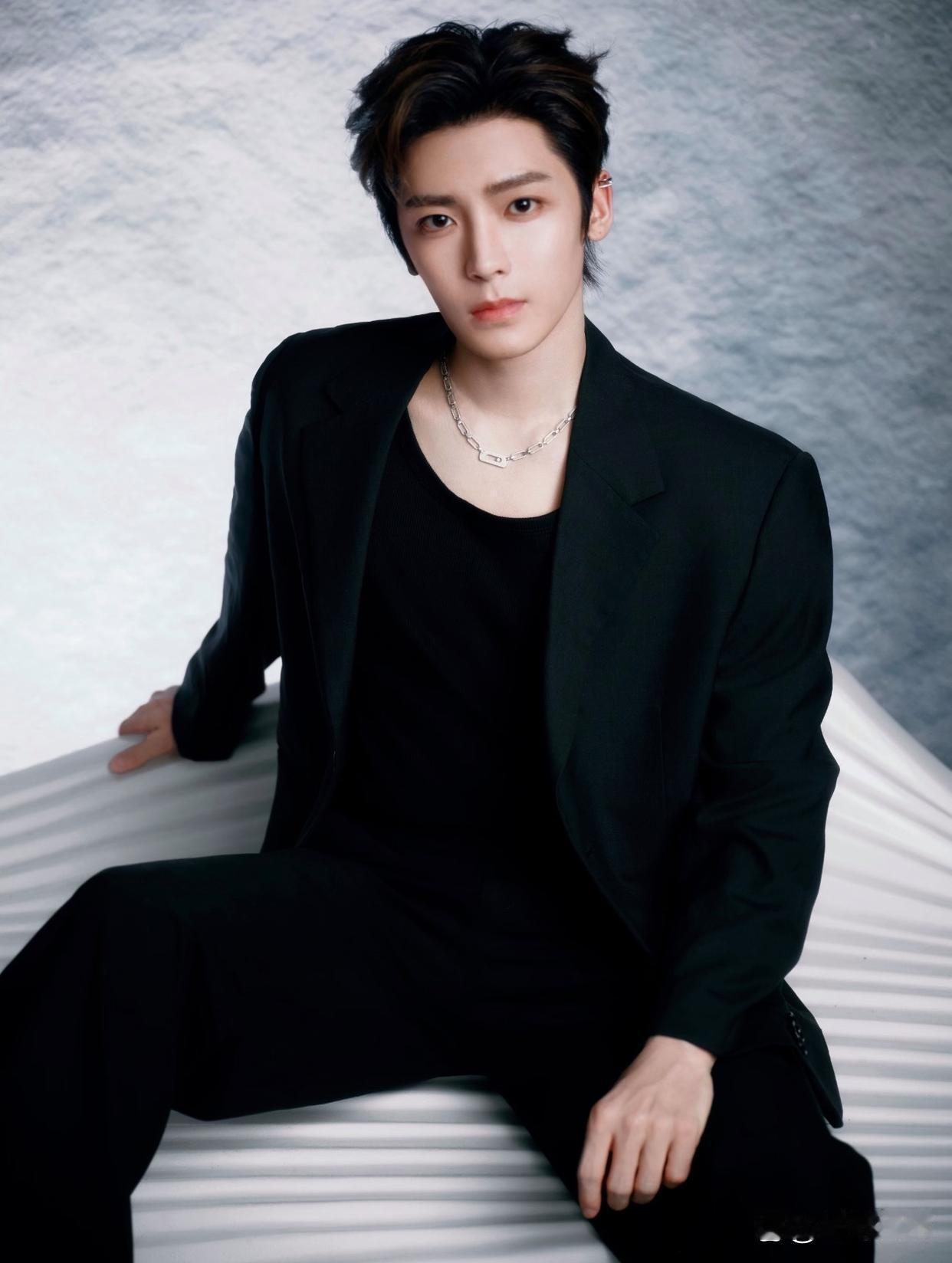 1.影视剧《大帝姬》网传男主正在接触侯明昊。2.袁子弹创作的《复仇的决心》，