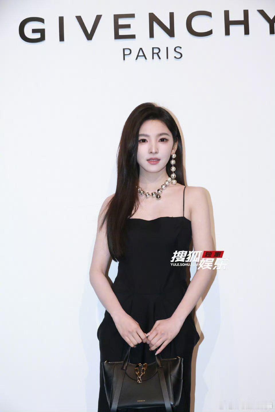 章若楠黑长直珍珠美人，生图完全让人移不开眼啊！！！