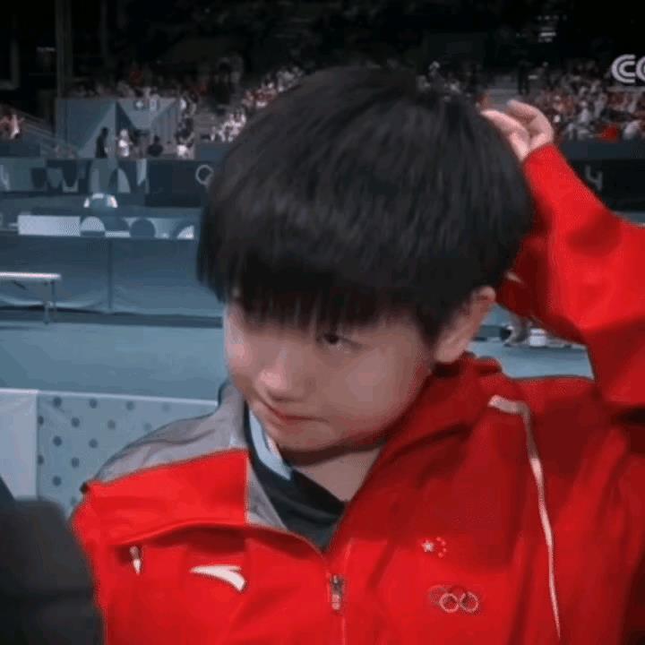 莎莎为什么受欢迎，她和国宝撞脸了，连动作都那么一致，这是偶然的，还是上天的