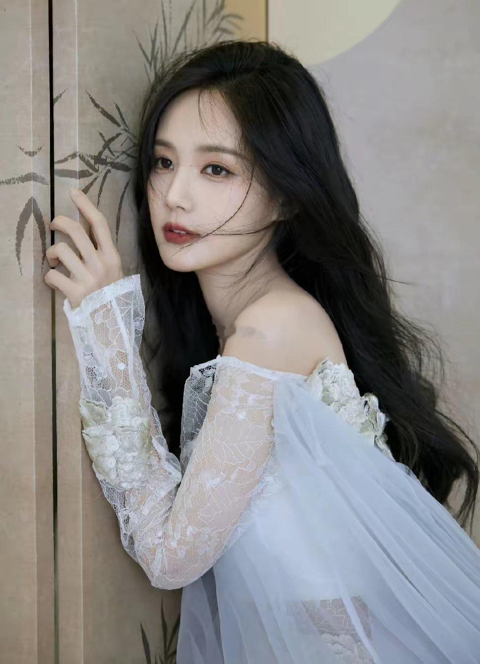 还以为李一桐不结婚，是图个清净，不想被人管。今天我才琢磨过味儿来。这哪是图清净啊