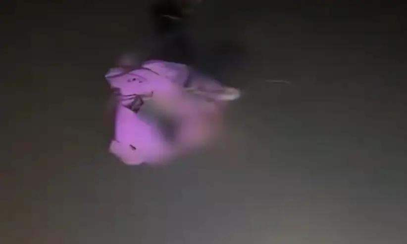 坠河5岁女童漂流3里，奇迹般被钓上岸，第一句话却让人心碎——“救救我奶奶和弟弟，