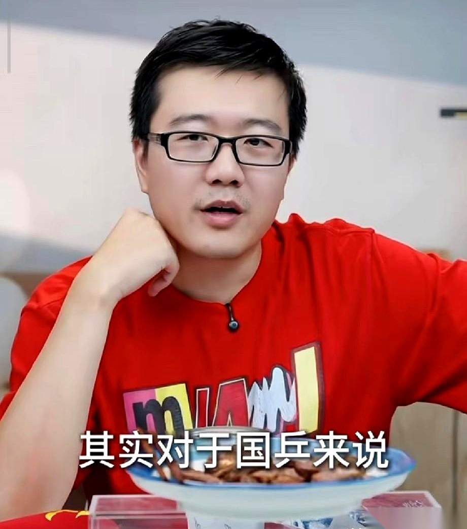 最近网上关于王楚钦的技术讨论里，有个帖子火药味十足。有球迷盯着他的下半身挑刺，直言他“腿太细、底盘飘
