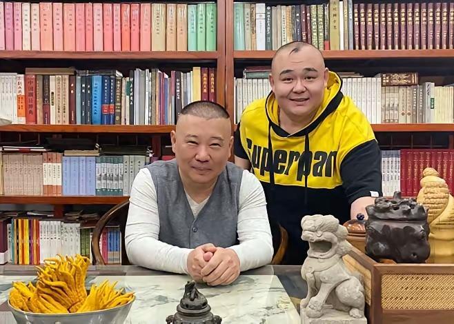 杨鹤通被撤职后现身，一脸憔悴，真委屈还是踩了红线？听了他直播的话，应该对他处