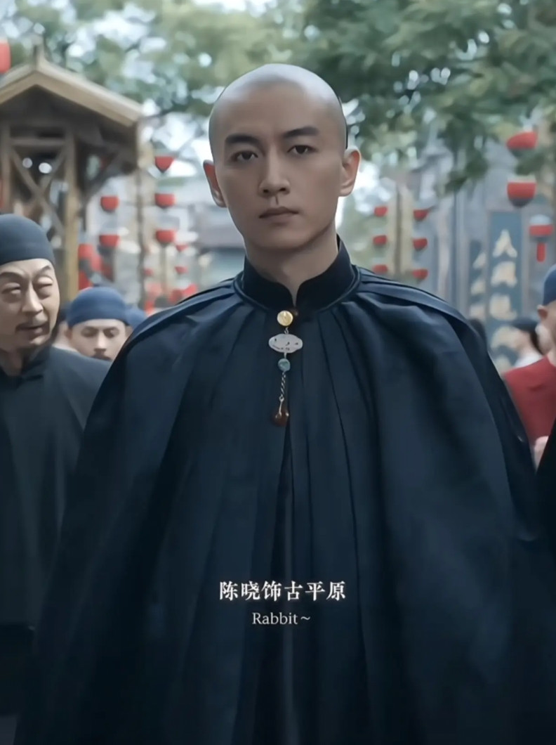 不愧是央视审美只有陈晓的五官，才能驾驭这种清朝的发型了陈晓无论是脑型，脸型，