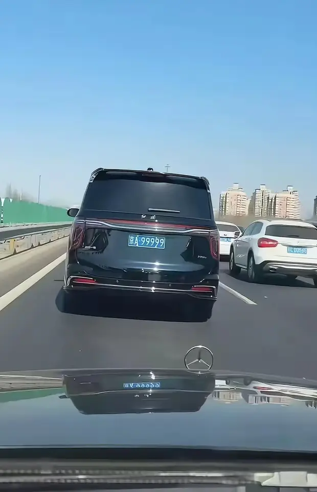 这车牌照要不要让交警查下