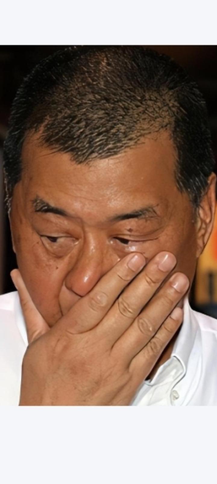 乱港分子黎智英六年前已被香港特区羁押，台湾黑熊学院院长沈博洋在逃。前者大大有名