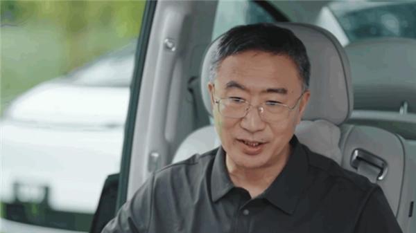 "早知道造车这么烧钱，我就不干了。"7月31日正式上线播客访谈，零跑汽车创