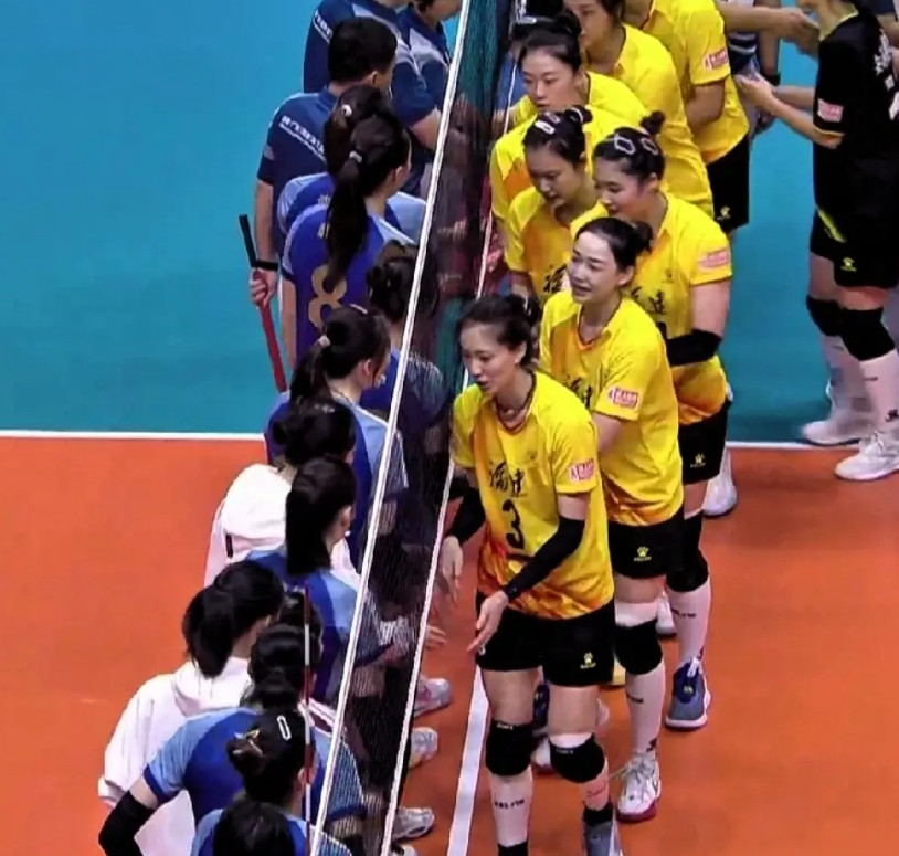 李盈莹出国打球意味着退役，主要基于三点原因一、年龄不饶人，随着年龄的增大李盈