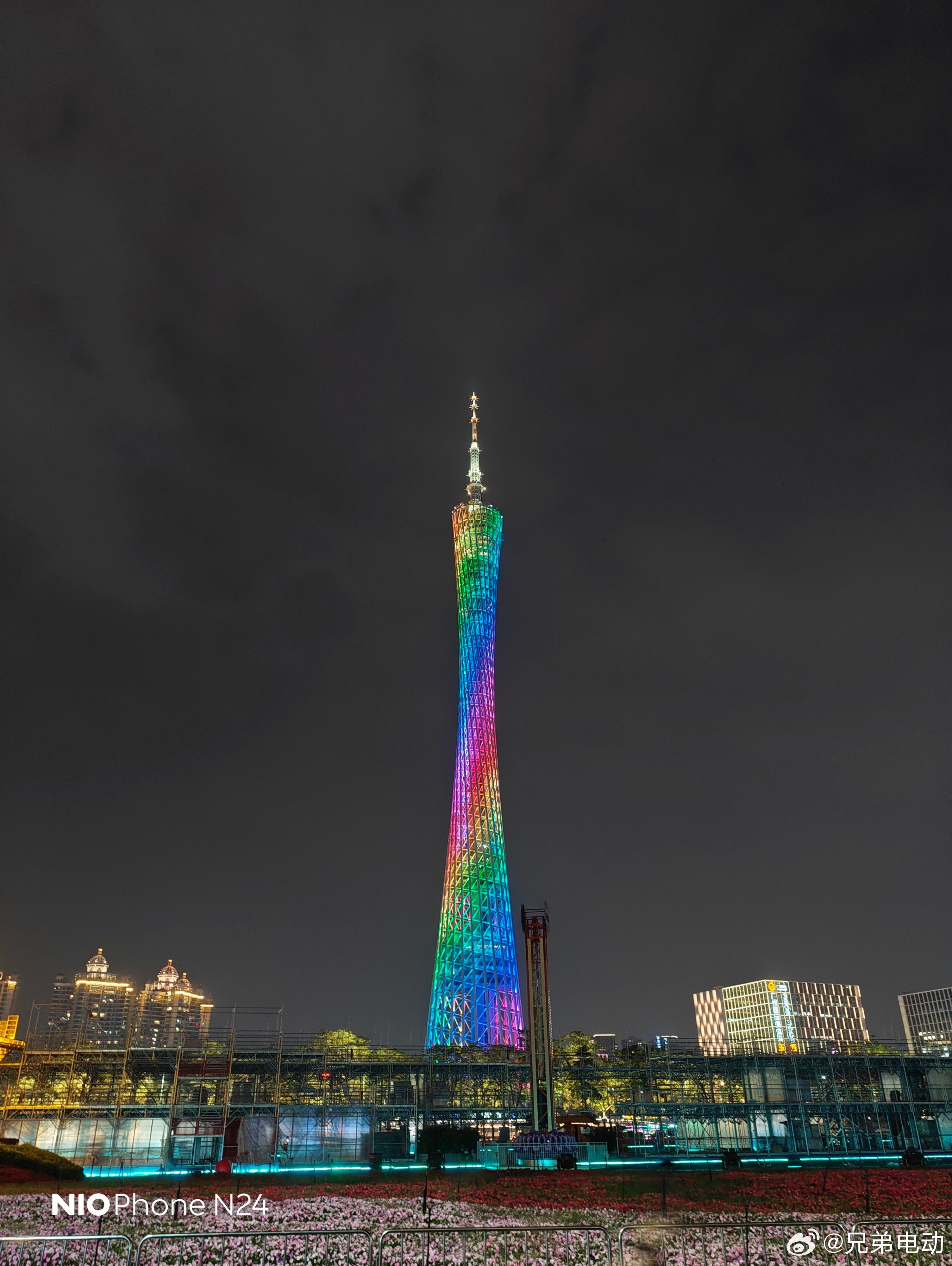 晚餐后夜游海心沙，今天气候特别好，英迪格酒店内的风格很有南洋风味。广州真是个好地