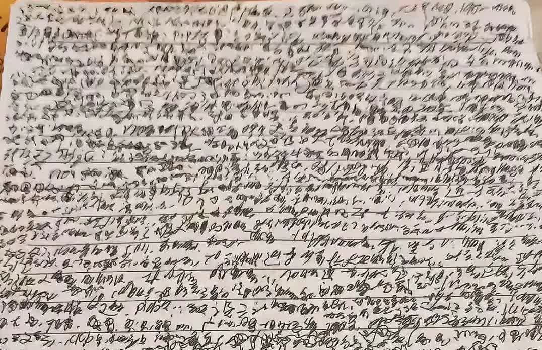 亲侄子今天上午写的作业，没让出去玩，还有几天就中考了，在家让写作业，中午吃饭我拿