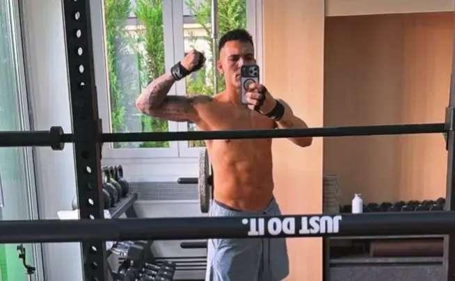 劳塔罗请战！不少内拉都在呼唤队长赶紧回来吧，场上不能没有精神支柱，但我的脑中有另