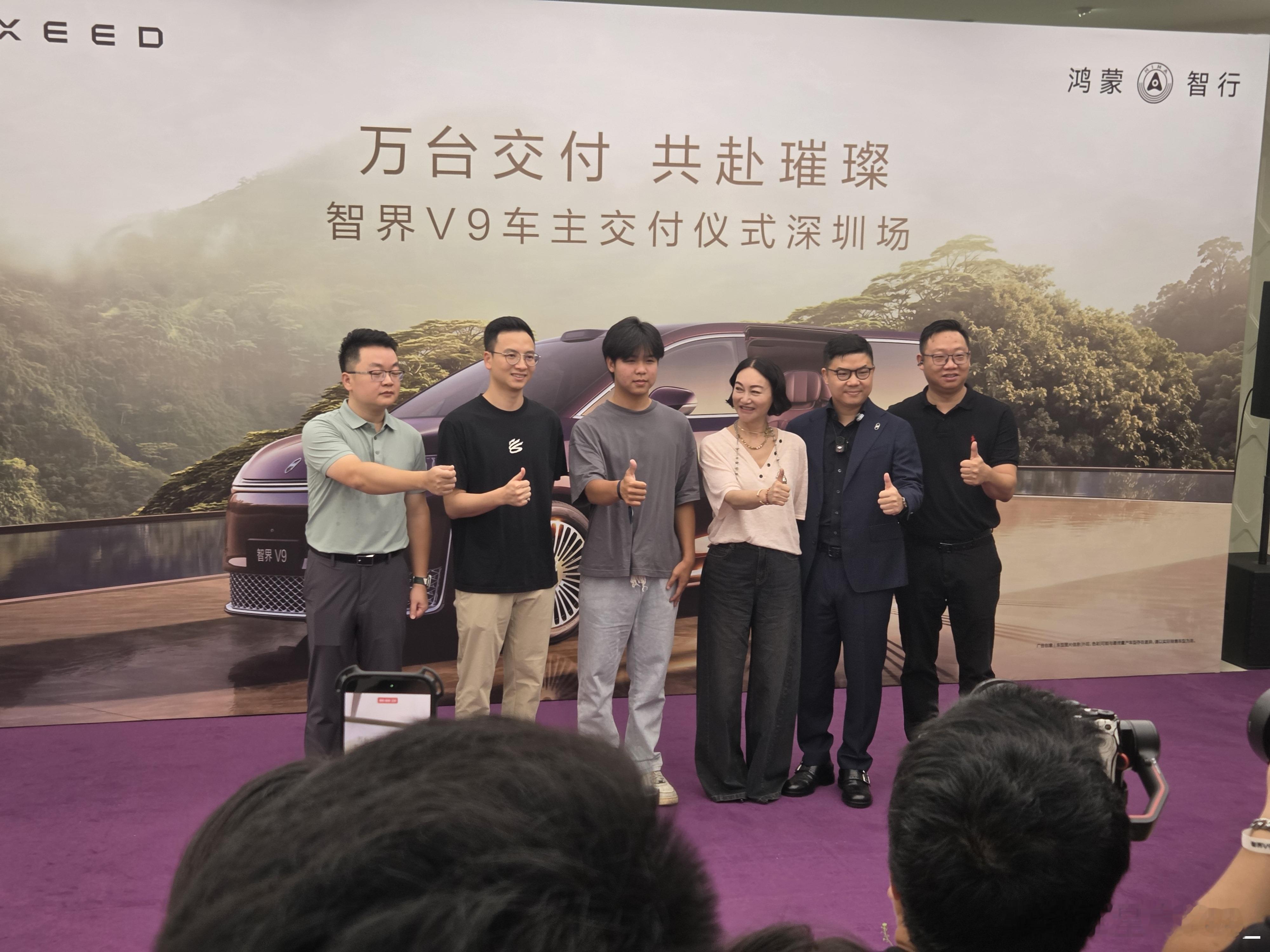 摄影作品:论智界车主的含金量～华为旗舰MPV智界V9累计交付破10000台华为乾
