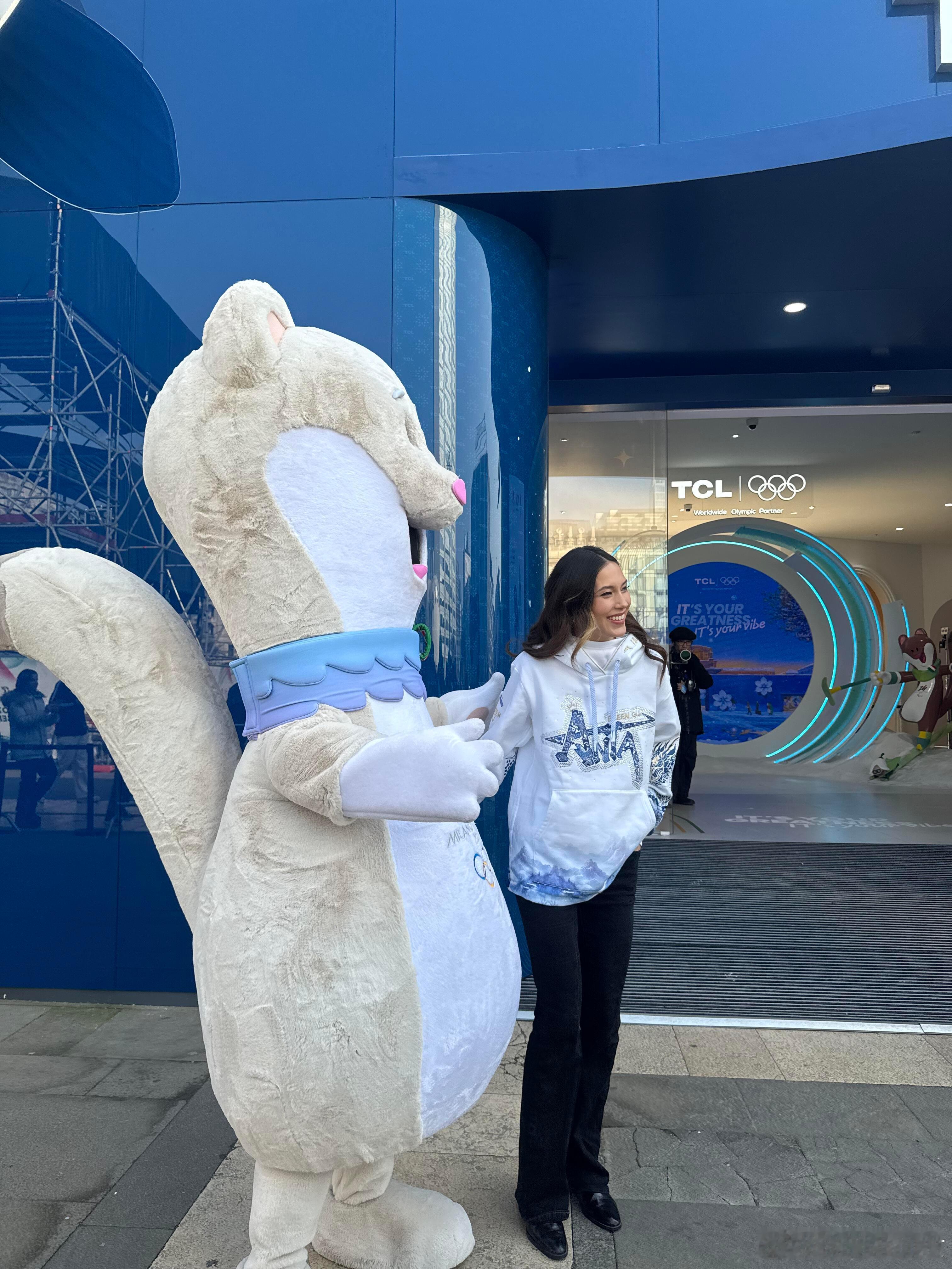 谷爱凌拿下金牌的第一场活动，好美啊！身高，身材、美貌、学历、智慧、事业，请问什么