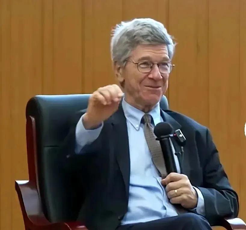 美国经济学家一句玩笑，把中美打法说透了听完只想拍大腿：原来我们天天围观的大国