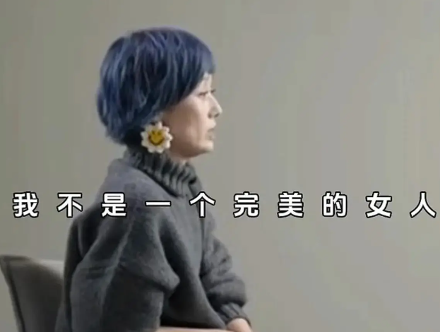 离婚6年，马伊琍的面相变了，49岁的她也活得通透了