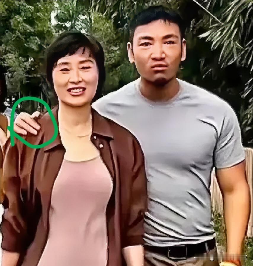 网友们没想到吴越被传出新恋情，面对外界的好奇，她没有官宣，也没有过多解释，只