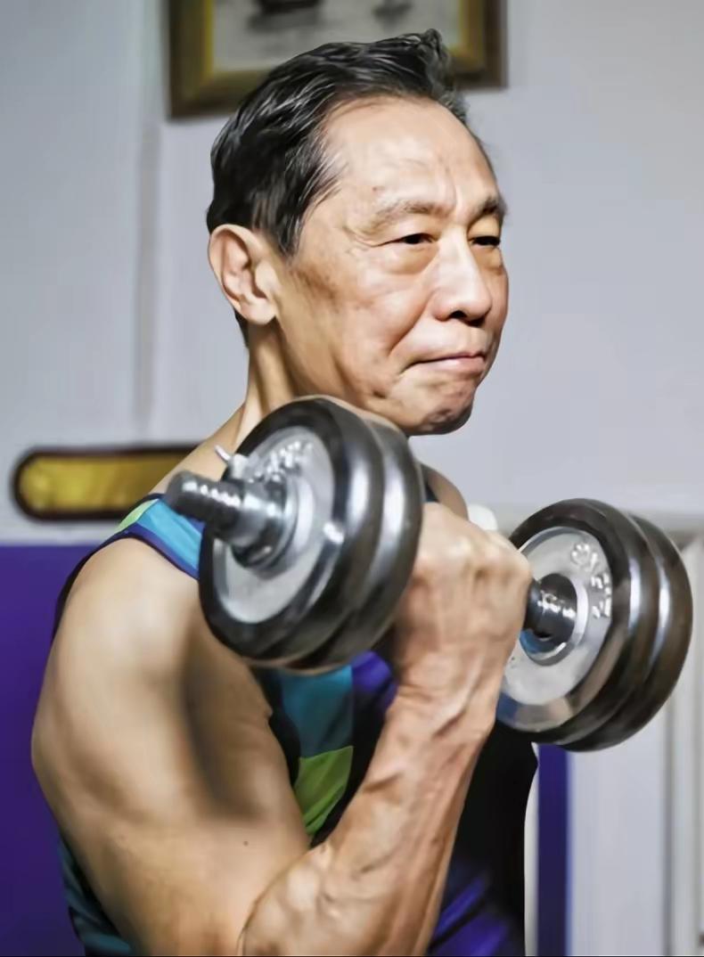 钟南山院士的养生方法完全值得借鉴！​钟南山院士快90岁仍精神矍铄、行动矫健，