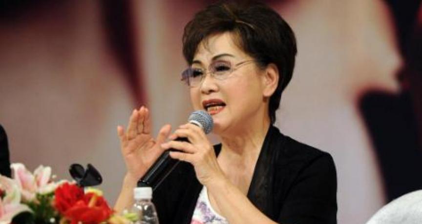 2000年，李谷一举报东方歌舞团团长田某腐败。田某说：“李谷一就是想挤走我团长的