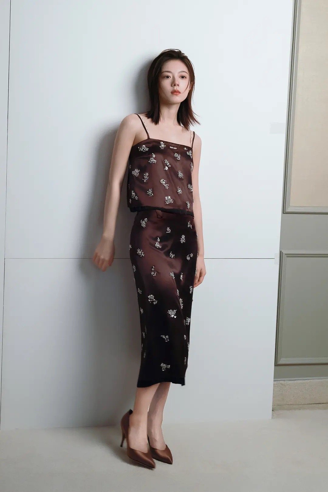 不管是长相还是身材在一众明星里面算很普的，但是时尚资源是真的好，也算一种实力吧。