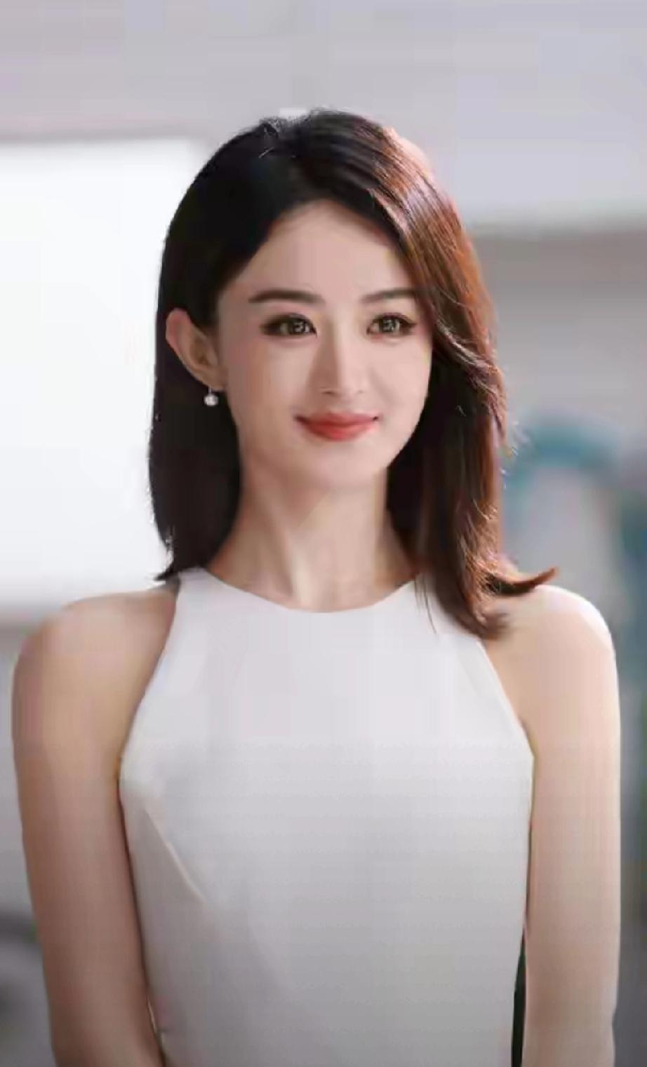 2026开年，赵丽颖新剧热播与旧作争议并存，她却淡定从容。原来，亲弟弟赵建飞是她