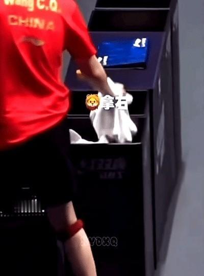 关于莎头毛巾用错这件事，网友说他们保底是闺蜜。哎你们发现没？巴奥比赛场有
