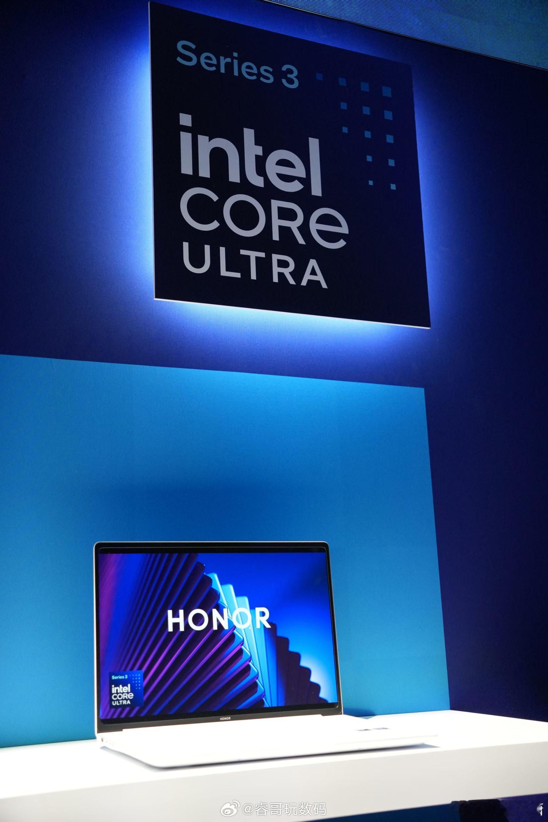 搭载全新IntelCoreUltra300系列的荣耀MagicBookP
