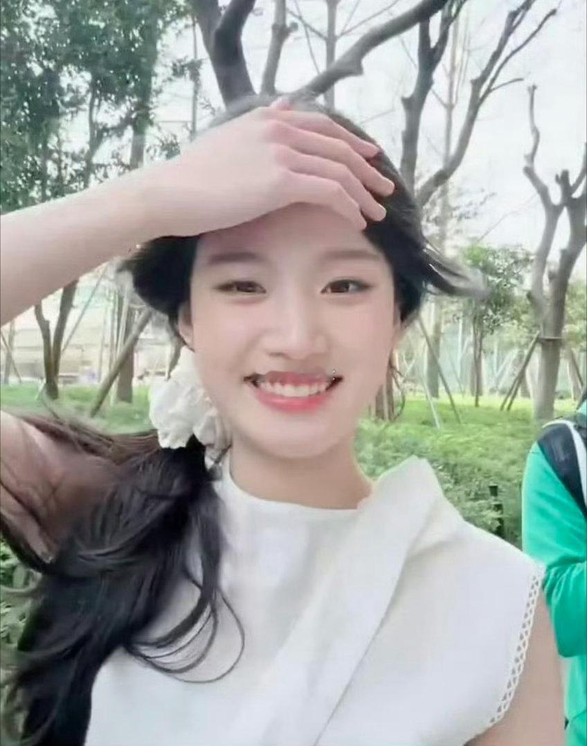 既然卢昱晓妈妈是牙医为什么十七岁才箍牙，基本都是一上初中就开始戴了