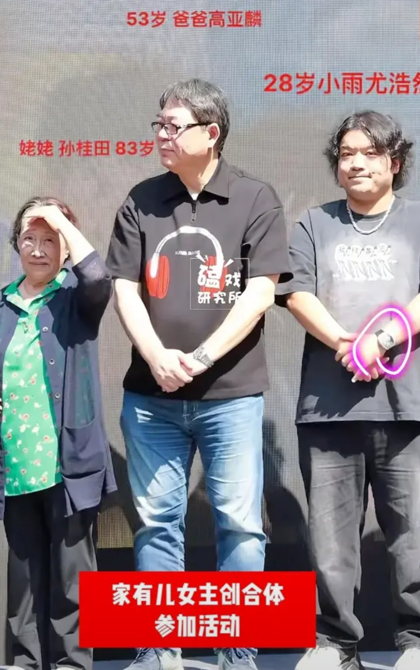 怀旧的风终于刮到了《家有儿女》！近日《家有儿女》的主创在节目中重聚，83岁的