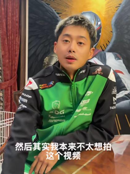 天塌了！8月4日报道，北京一男子将自己的阿斯顿·马丁超跑送修，这辆车落地价超16