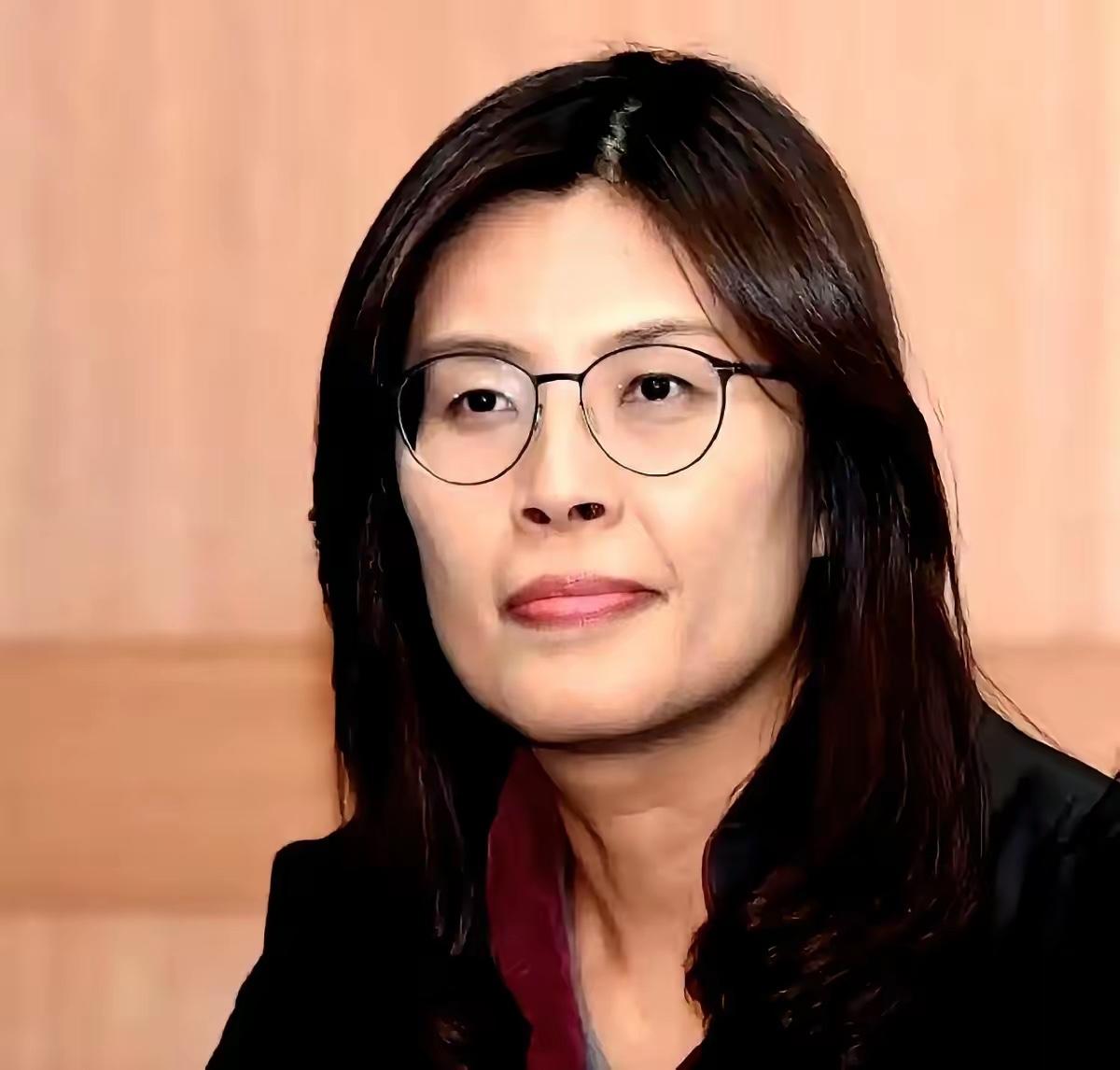 出发前，锣鼓喧天，把“美国是恩人”的口号喊得山响。结果呢？飞机一落地，老美翻