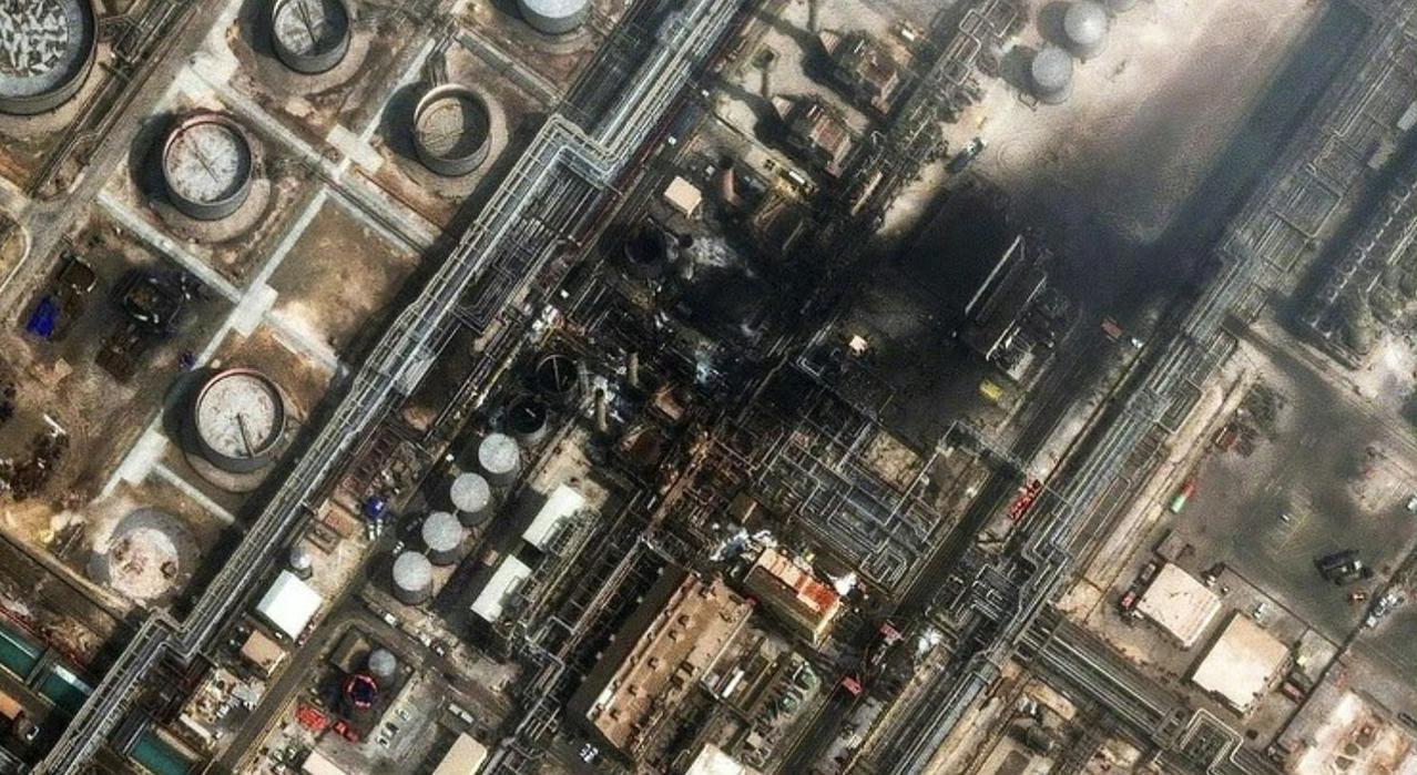 突发！全球最大液化天然气工厂遭遇伊朗弹道导弹袭击，破坏严重，已经停产。卡塔尔