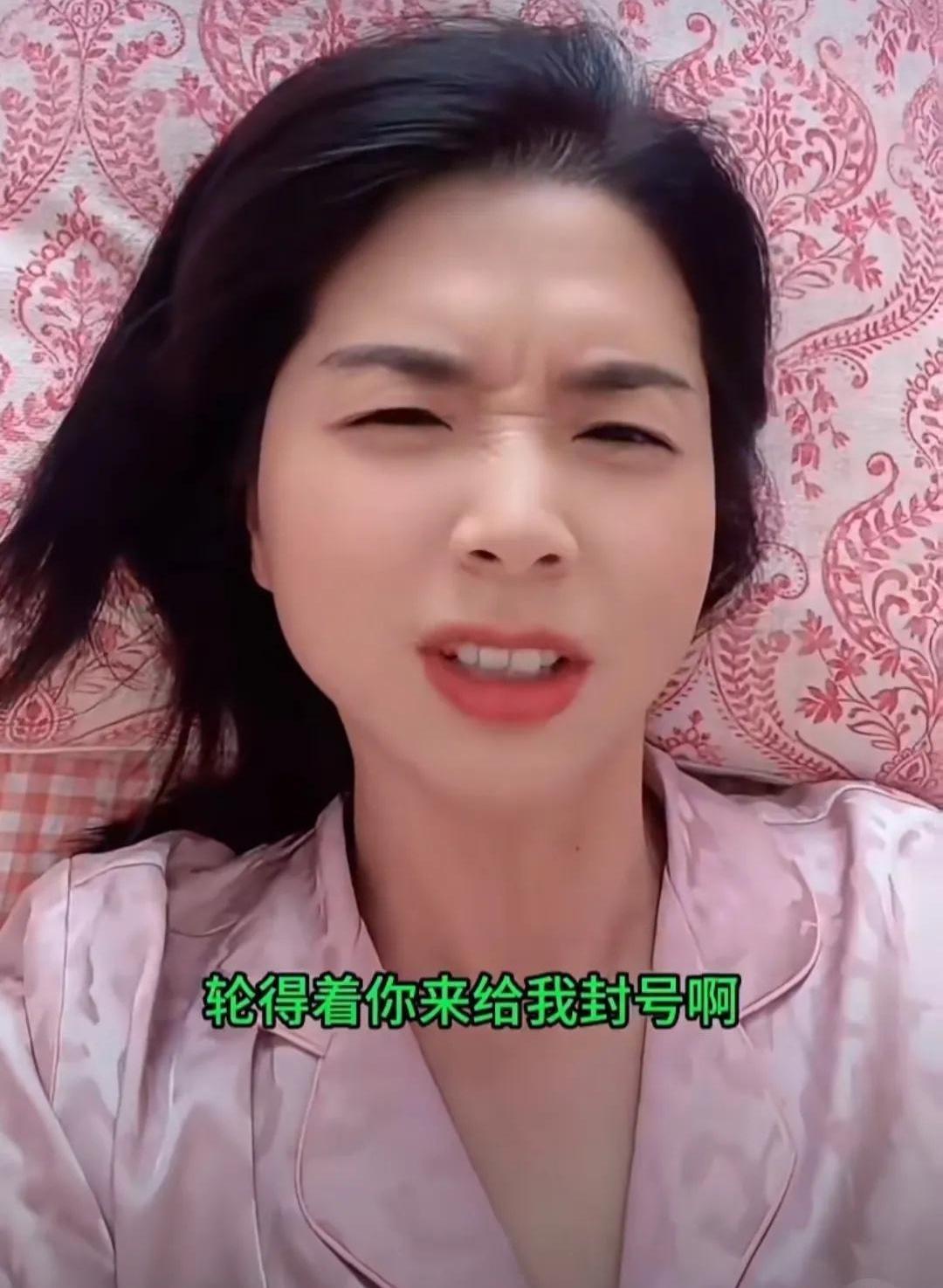 “武磊表姐”崔丽丽，这四个字现在比足球本身还有看头。她一个人，对着前足协主席陈