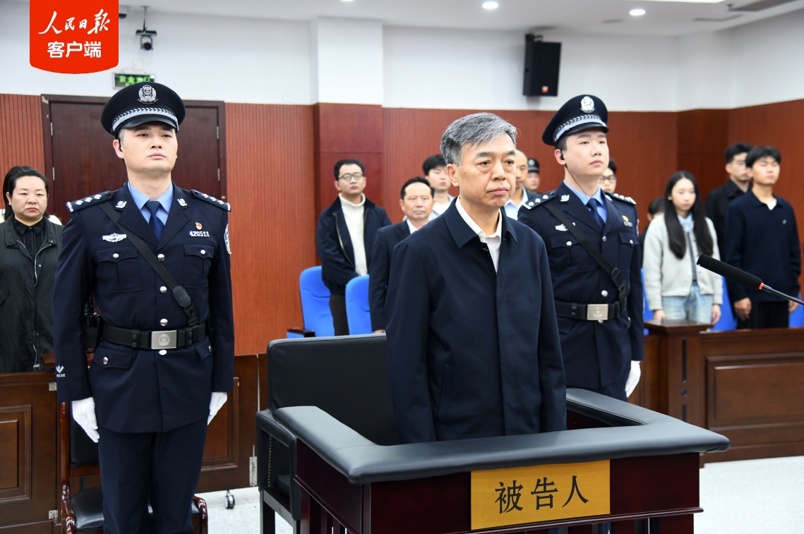 贪3319万！杨小伟一审被判12年