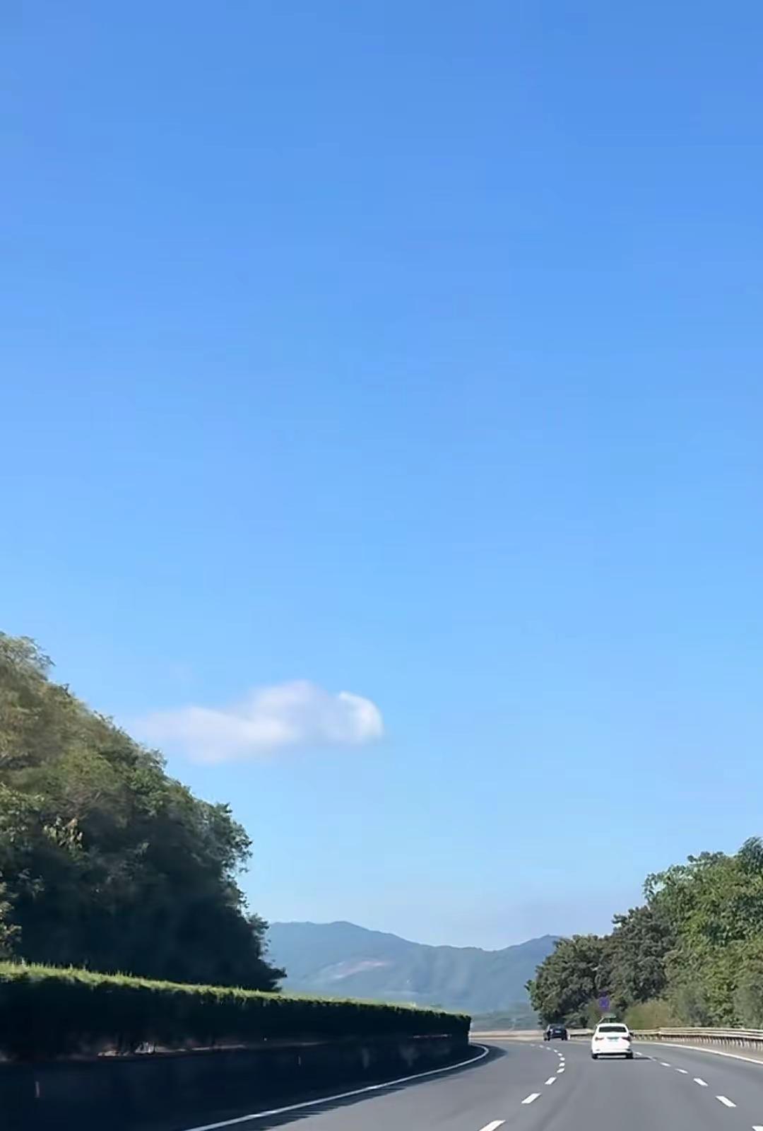 高速路上的风景，一路前行！