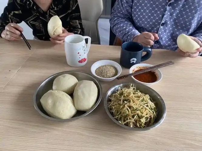 为什么穷人吃碳水求生存，富人吃蛋白求长生。 你以为是钱的问题吗。 越是想