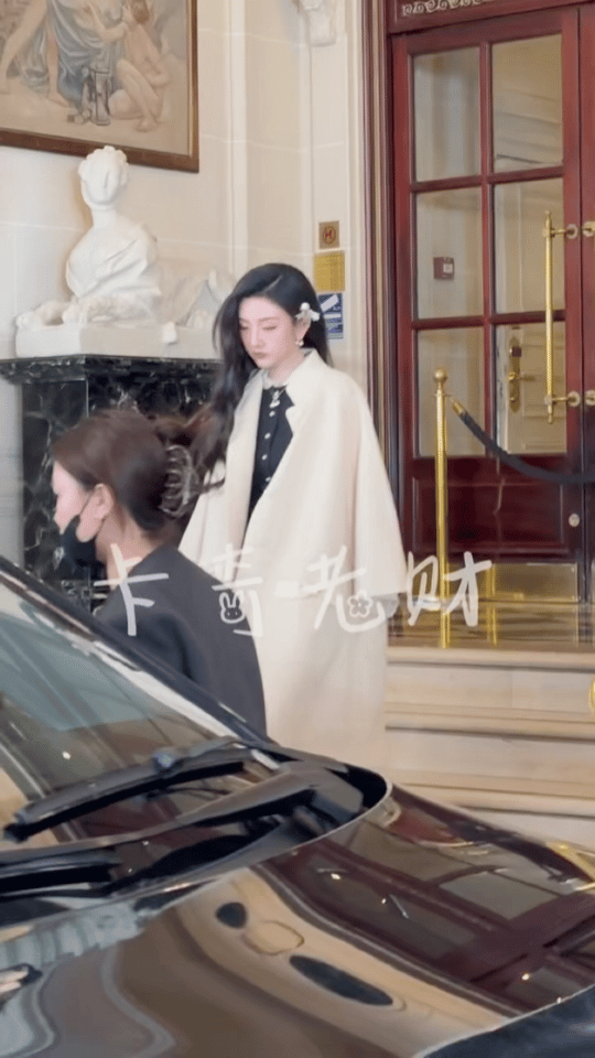 宋祖儿时装周甜度爆表！黑白蝴蝶结穿出千金本千金谁还没被宋祖儿的时装周看秀造