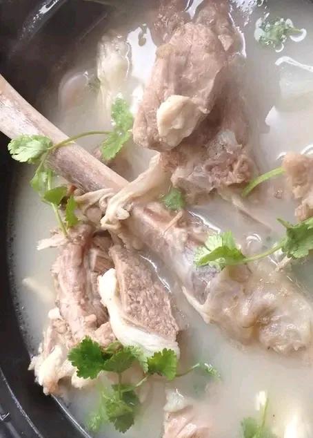 30天伏期，我们要怎样吃养生餐？山东伏天湿热难耐，餐桌上的饮食暗藏着顺应时节的