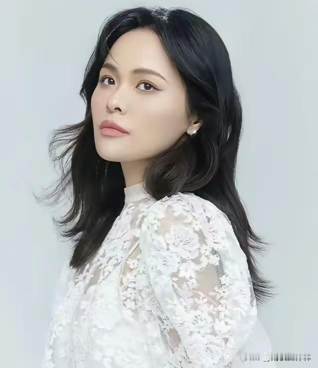 龚爽去世的消息传出来以后，回头看她6月份的最后一场演出，才发现当时她已经瘦得