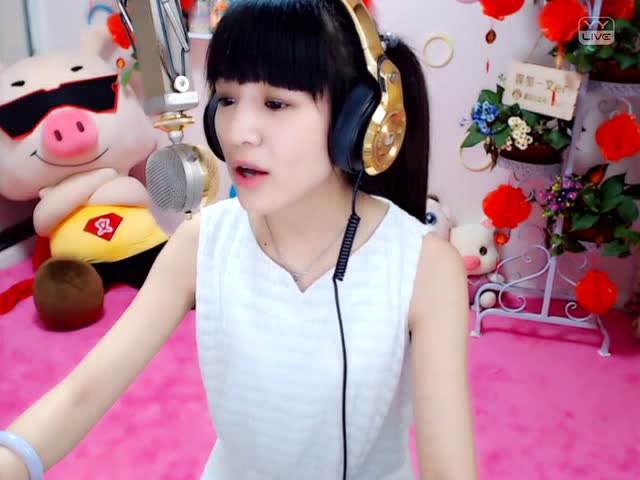 云菲菲(美女)殇雪土豆翻唱_奶水美女视频妞妞走图片