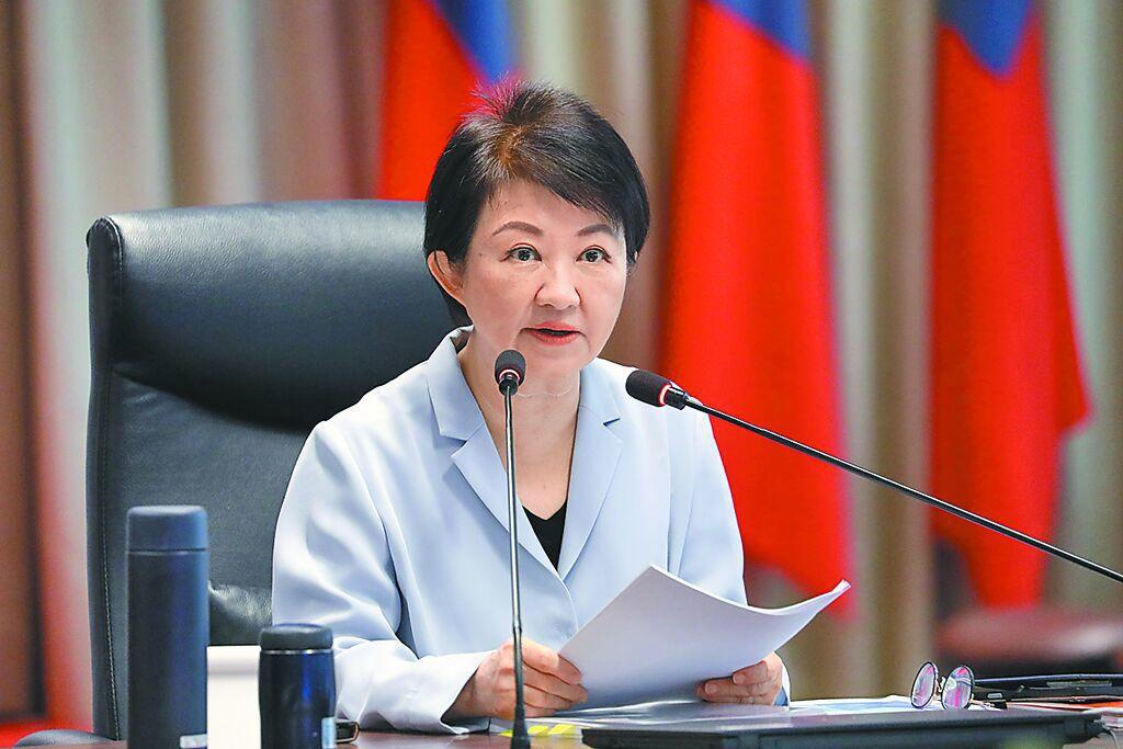卢秀燕宣布台中晚上6点放台风假遭出征粉专酸爆青鸟巴威台风来势汹汹，台中市长卢