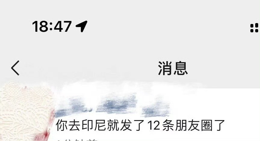 她是没出过国吗？为什么出个国狂发朋友圈！！！