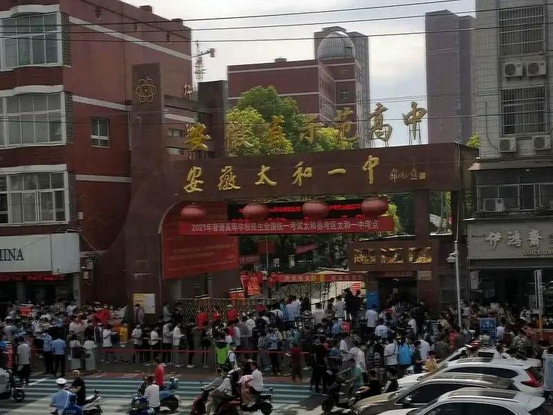 人口流失10年，孝感为何反而更卷了？在外打拼的年轻人，到了孩子上学的年纪，又一