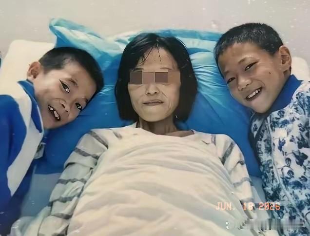 2016年，湖南一单亲妈妈身患癌症，临终前打算将11岁和9岁的儿子托付给亲戚，谁