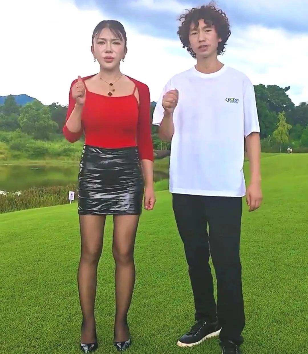 发现没有，庞麦郎跟龚玥菲越来有“夫妻相”了。该说不说，庞麦郎能在竞争激烈的娱