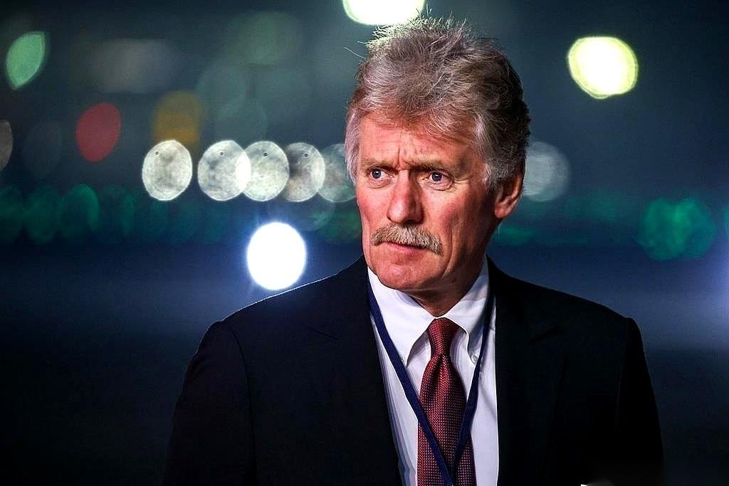 说要搞什么“领土问题全民公投”。我一下就听笑了。这不就是打架快被人按在地上摩