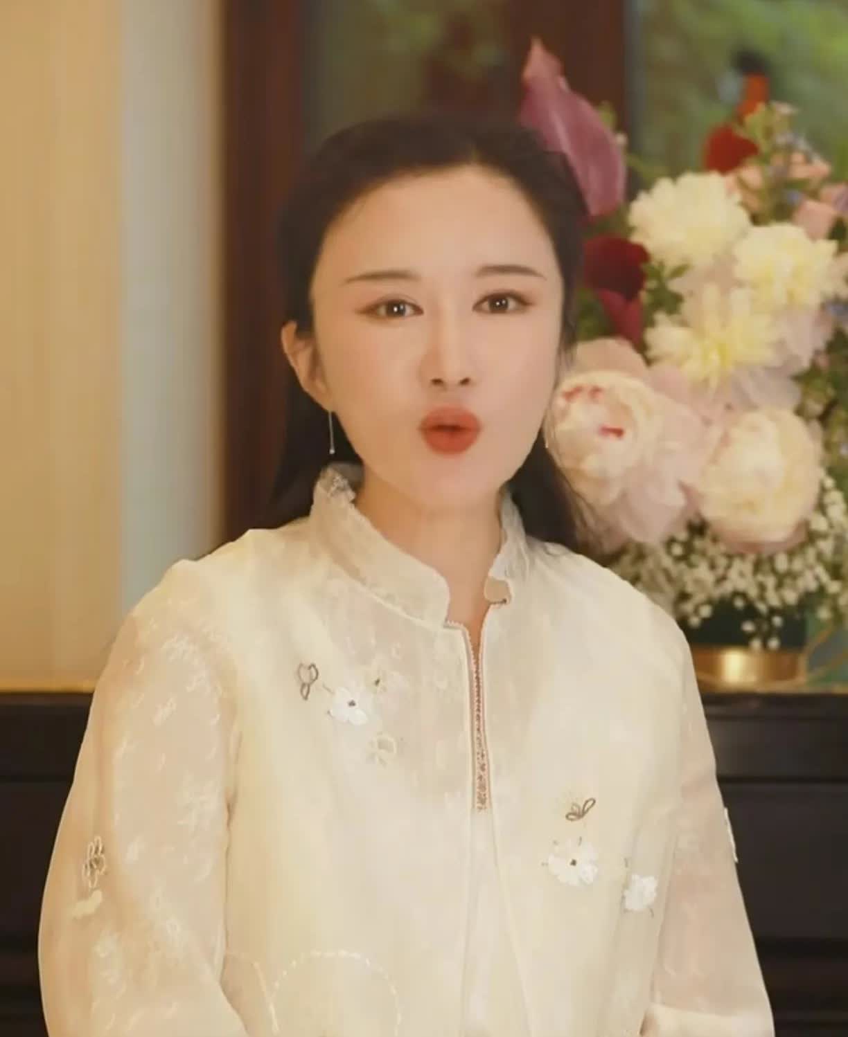 杜星霖实惨，嫁给了张纪中几年时间里，不仅接二连三辛苦的生孩子，还长期经受着无孔不