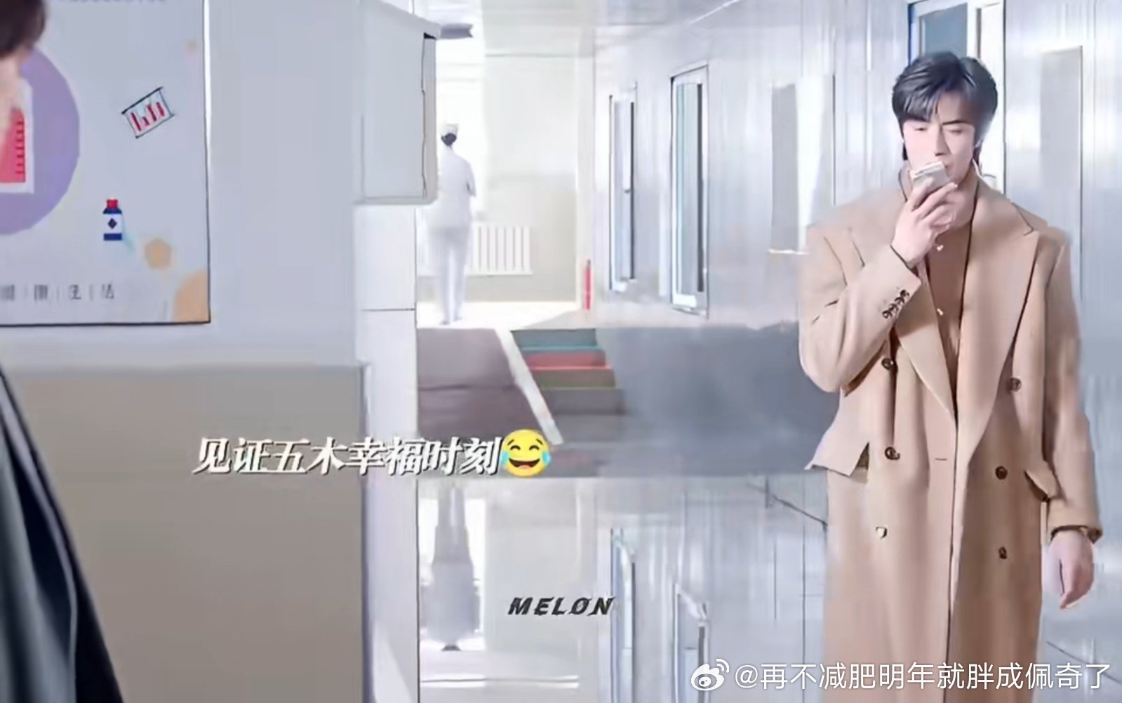 怎么不算神造型师呢咖大衣咖内搭、灰大衣灰内搭.这时候还在用男二破防当男女主的套子